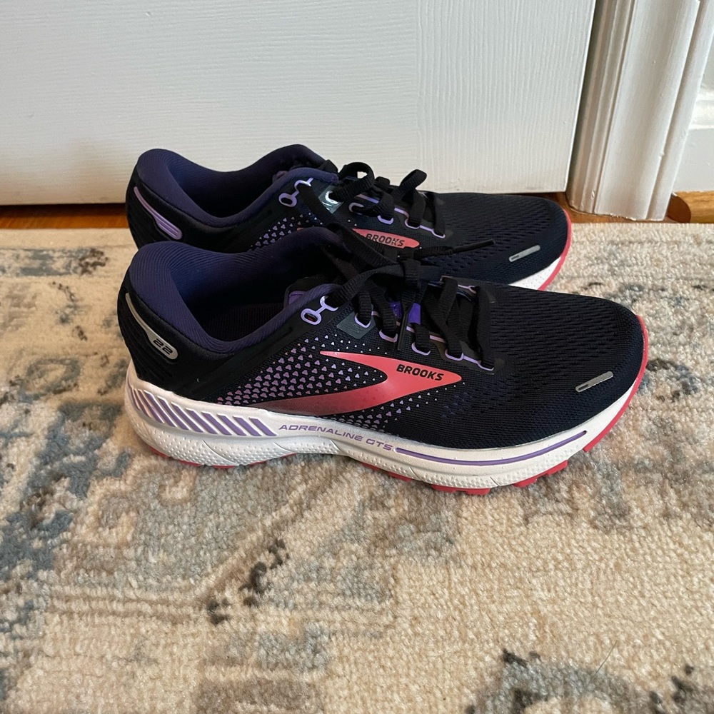 Brooks Adrenaline GTS 22 Running Athletic Sneakers Shoes Black/Purple Women’s 6